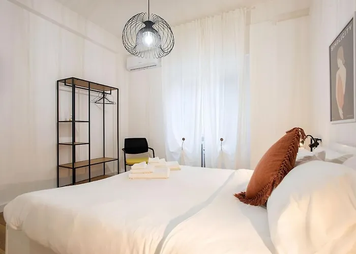 Cozy Metro A Easy Access To Apartment Rom