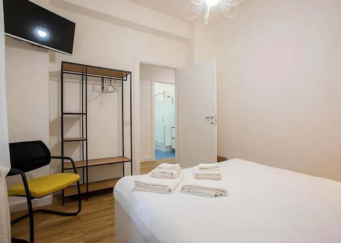 Cozy Metro A Easy Access To Apartment Rom