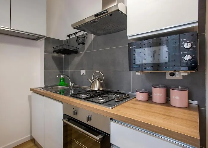Cozy Metro A Easy Access To Apartment Rom